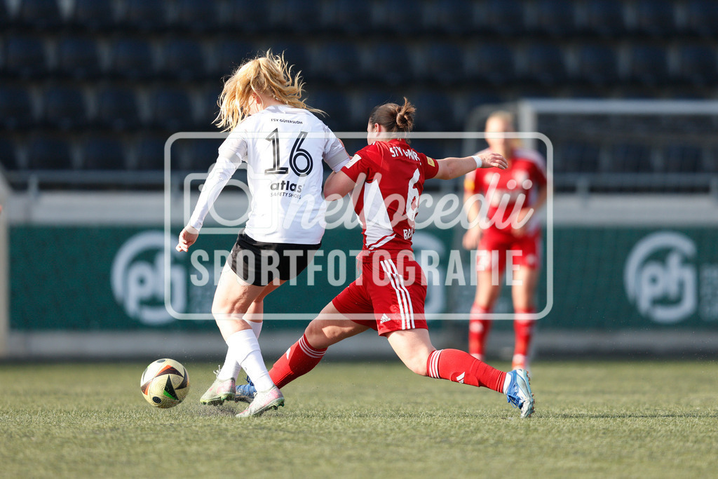 Fußball I Frauen I Saison 2025-2026 I Testspiel I FSV Gütersloh - SpVg Aurich-24 | Janna Koerdt (16, FSV Gütersloh) Sina Brühl (6, SpVg Aurich) - Realisiert mit Pictrs.com