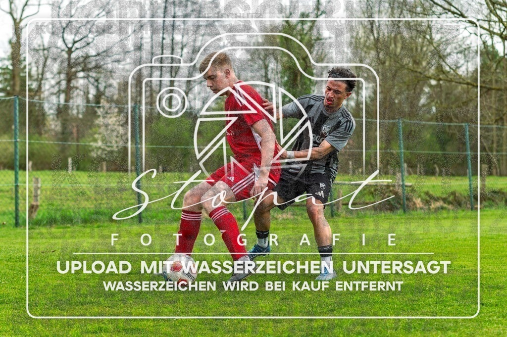 FGFSSCT-1027 | Jannis Moehrmann (SC Tewel #17) und Nazar Genco (FG Fulde-Stellichte #18) beim Herren Kreisliga HK Spiel zwischen FG Fulde-Stellichte und SC Tewel im Lehrdestadion, Stellichte (Simon Paul Stopat) - Realisiert mit Pictrs.com
