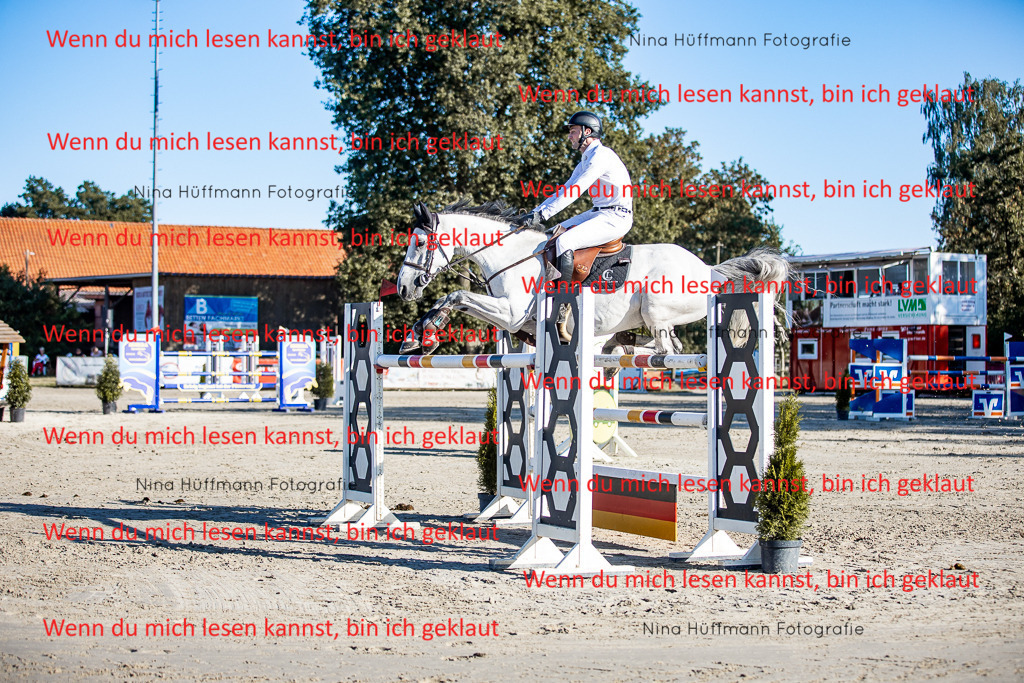 BK1A8257 | Turnierbilder Turnierfotos Nina Hüffmann Turnierfotografie Pferdefotografie Tierzeichnung Haustierzeichnung Pferdezeichnung Hundezeichnung Videograf  - Realisiert mit Pictrs.com