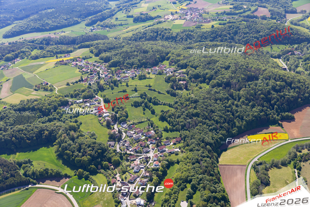 Die Luftaufnahme kuehschlag - Nittendorf wurde 2021 mittels Flugzeug (keine Drohne) erstellt. Hohe Auflösung -für große Poster und Wandbilder geeignet!