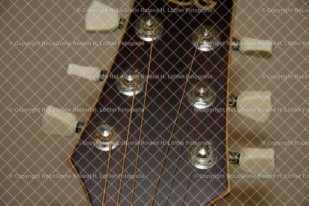 Gitarre-04 | Detail einer Gitarre - Realisiert mit Pictrs.com