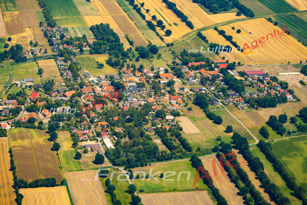 schoenes-bild-von-hittbergen-luftbild-22-477 | Aktuelles Luftbild von Schönes Bild von Hittbergen - Die Luftaufnahme wurde 2022 mittels UL-Flugzeug erstellt ( keine Drohne ) - hochauflösende Kamera-Systeme von  Canon -
Beste Qualität - Für grossformatige Ausdrucke geeignet. Die Geschenkidee !