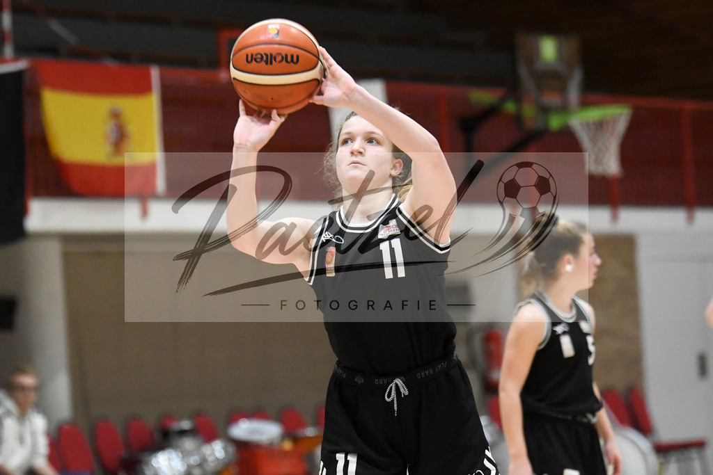 20200126_OSCTGN_0045 | Basketball, Juniorinnen: Ricarda Schott (TG Neuss Junior Tigers) in Aktion, am Ball, Einzelaktion beim Spiel der WNBL zwischen OSC Junior Panthers vs. TG Neuss Junior Tigers am 26.01.2020 im Panthers Dome in Osnabrück, Deutschland.(Foto von Nico Paetzel) - Realisiert mit Pictrs.com