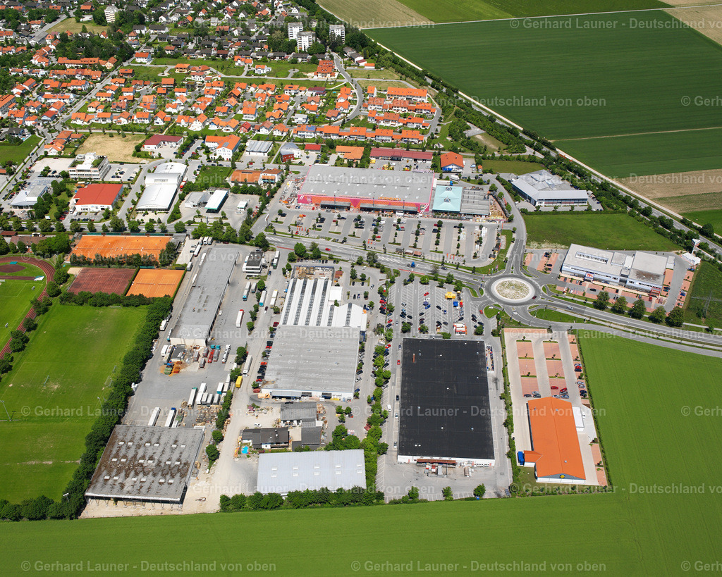 2600548 | ALTöTTING 09.06.2006 Industrie- und Gewerbegebiet  in Altötting im Bundesland Bayern, Deutschland // Industrial and commercial area  in Altötting in the state Bavaria, Germany Foto: Gerhard Launer