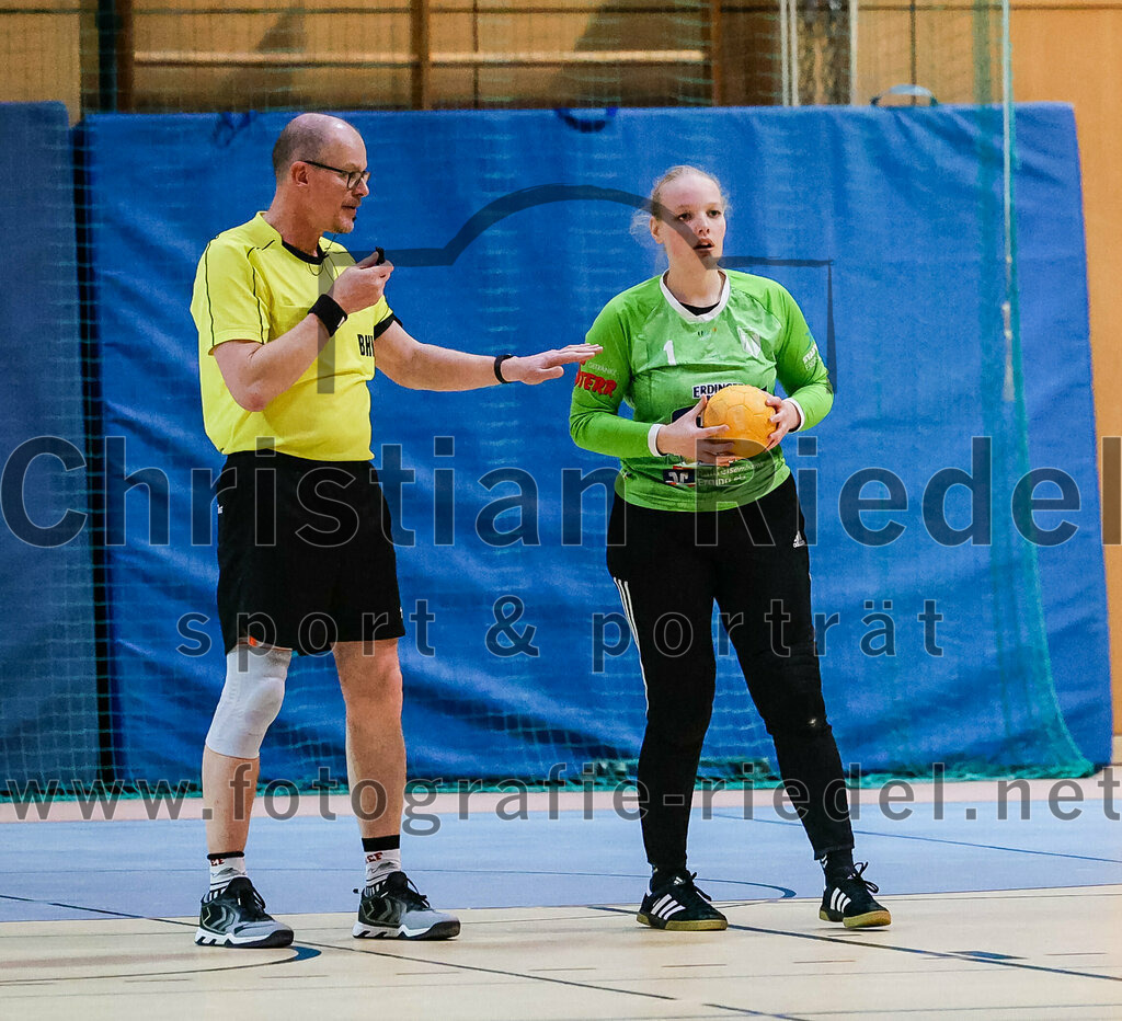 2024-01-27_039_SpVgg_Altenerding_gegen_HSG_Schwab-kirchen | Erding, Deutschland, 27.01.2024:
Handball, Bezirksoberliga Frauen Altbayern 2023 / 2024, 12. Spieltag, SpVgg Altenerding gegen HSG Schwab/kirchen, Endergebnis: 39:28

Torfrau Hanna Obermair (SpVgg Altenerding, #1)

Foto: Christian Riedel / fotografie-riedel.net