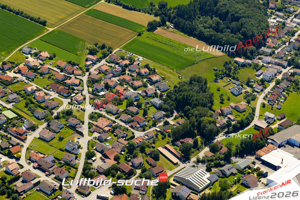 Das Luftbild der Stadt Roßbach wurde 2022 vom Flugzeug heraus erstellt (keine Drohnen-Aufnahmen) Aufnahmehöhe ca.450 Meter- hohe Bildauflösung und Druck-Qualität. Garantiert!