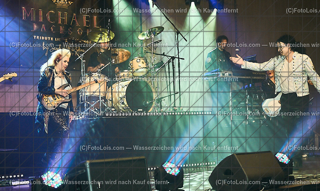 ALP8536_Tribute_Michael Jackson_Batten Jenifer | (C)FotoLois.com, Alois Spandl.  Michael Jackson Tribute-Konzert im Wieselburger NV-Forum, Mi 30. Oktober 2024.