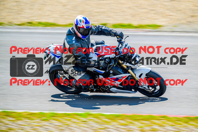 MaZZes_FotoMatrix_240717_6007705_2-111 | GELB