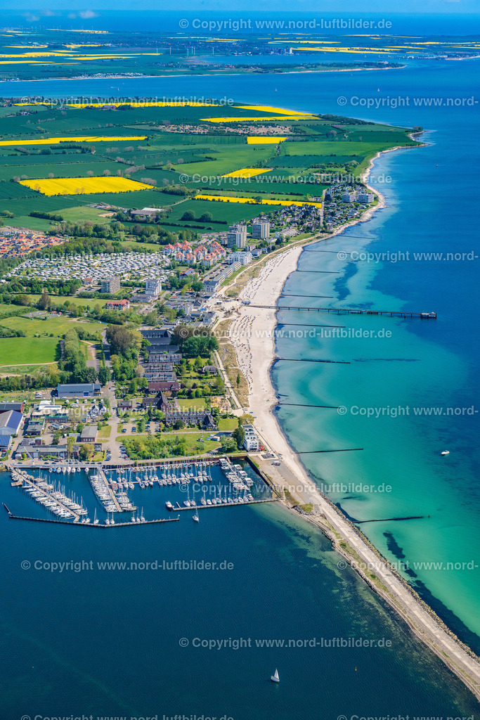 Grossenbrode_ELS_4425150522 | GROßENBRODE 15.05.2022 Ortsansicht an der Meeres-Küste der Ostsee in Großenbrode im Bundesland Schleswig-Holstein. // Townscape on the seacoast of Baltic Sea in Grossenbrode in the state Schleswig-Holstein. Foto: Martin Elsen