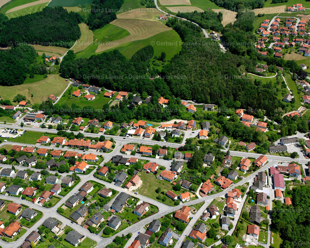 2600665 | REISCHACH 09.06.2006 Wohngebiet einer Einfamilienhaus- Siedlung  in Reischach im Bundesland Bayern, Deutschland // Single-family residential area of settlement  in Reischach in the state Bavaria, Germany Foto: Gerhard Launer