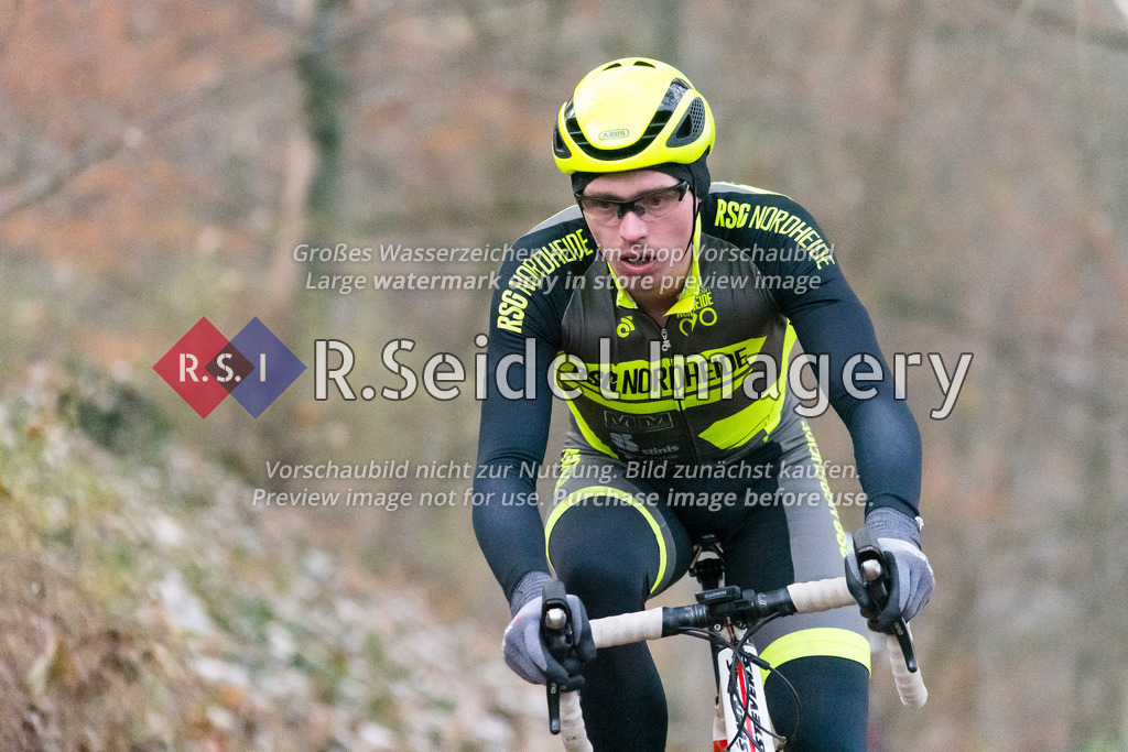 Radsport, 14. Lauf - Bikebeat Cyclo-Cross Bundesliga 2022/23 und 43. Harburger Weihnachtspreis im Stevens Cup 2022, Schwarzenbergplatz (Hamburg-Harburg), 18.12.2022 | Aus dem Rennen 6 / Männer Elite (Lizenzfahrer): 
Tim Stöver (RSG Nordheide)