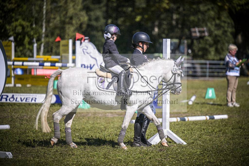 DOS_0277 | Entdecke hochwertige Reitturnierfotos von Foto Oger. Professionell, emotional und authentisch – jetzt Lieblingsmomente im Shop bestellen.Deutschlandweite Turnierfotografie. - Realisiert mit Pictrs.com
