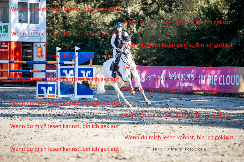 BK1A8343 | Turnierbilder Turnierfotos Nina Hüffmann Turnierfotografie Pferdefotografie Tierzeichnung Haustierzeichnung Pferdezeichnung Hundezeichnung Videograf  - Realisiert mit Pictrs.com