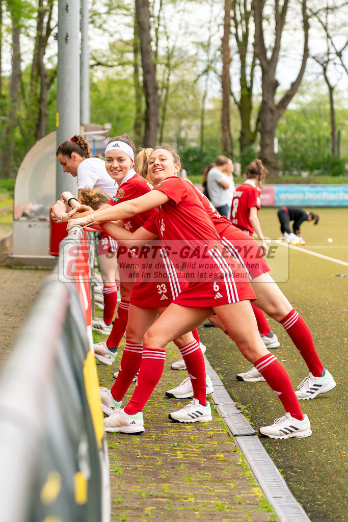HK_20240407_903420 | 1. Bundesliga Hockey Damen Rot-Weiss Köln - Harvestehuder THC am 7.4.2024 Rot-Weiss Köln, Köln , Jule Fischer ( Rot-Weiss Köln #6 ) , Emma Boermanns ( Rot-Weiss Köln #33 )