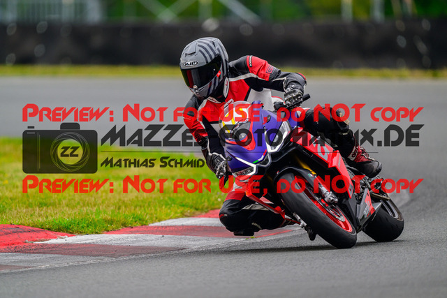 MaZZes_FotoMatrix_240724_6007705_2975 | GELB