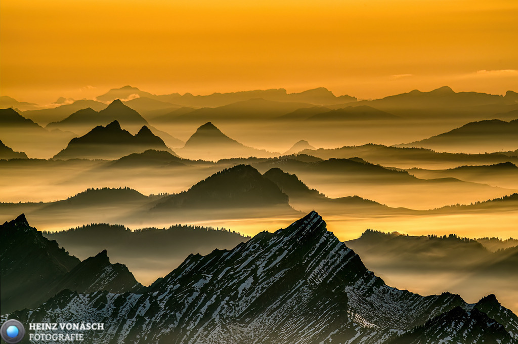 Säntis_0022 | Alle Bilder von Heinz Vonäsch Fotografie können alle zu günstigen Preisen gekauft werden! Download der Bilder, Ausdrucke, Postkarten, Tassen T-Shirts, Kalender, Alu- Dibond usw. - Realisiert mit Pictrs.com