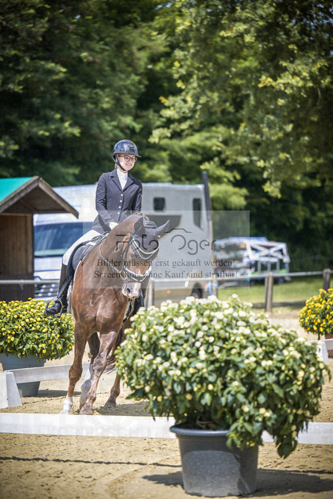 DOS_0902 | Entdecke hochwertige Reitturnierfotos von Foto Oger. Professionell, emotional und authentisch – jetzt Lieblingsmomente im Shop bestellen.Deutschlandweite Turnierfotografie. - Realisiert mit Pictrs.com