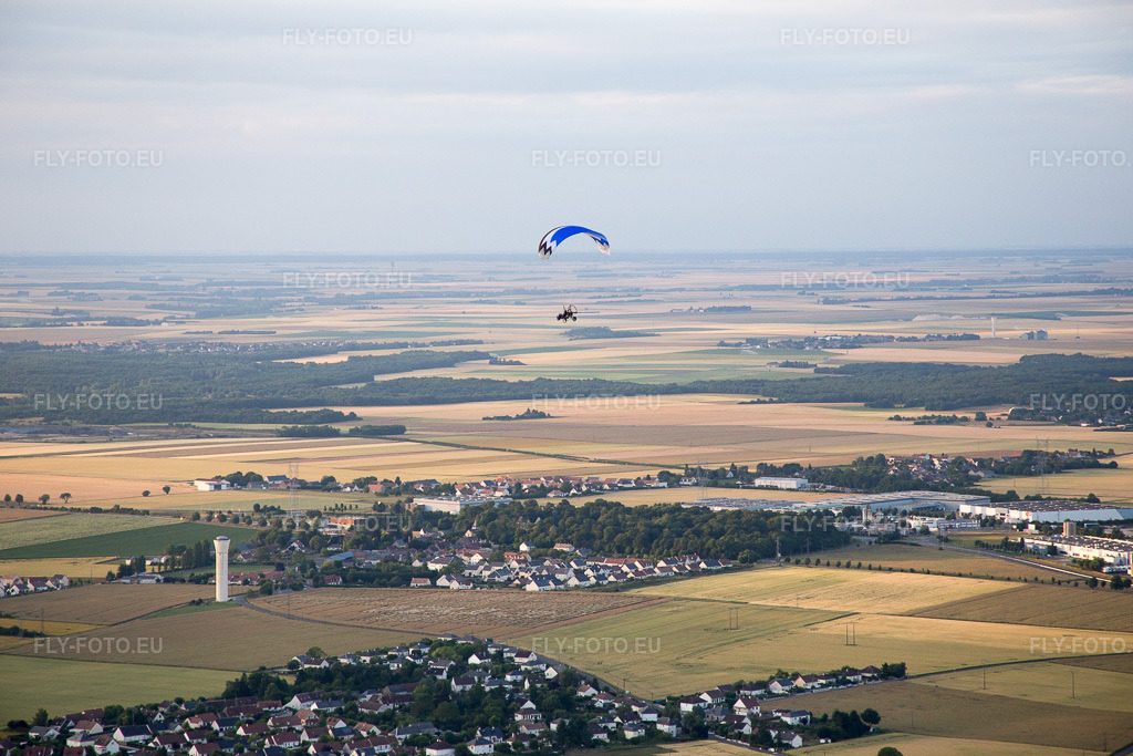 Vue aérienne: Vue de la ville à Saint-Sulpice-de-Pommeray dans le département Loir et Cher, France. Photo: IMG_082506.jpg prise le 20/06/2015 par Werner Riehm/FLY-FOTO.eu – Résolution de l'original: 5472 x 3648 px