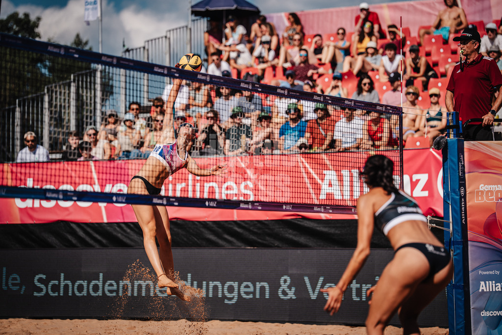 Beachvolleyball | Frauen | Allianz German Beach Tour 2025 | Tourstop München | 04.07.2025 | Mareet Maidhof beim Angriff