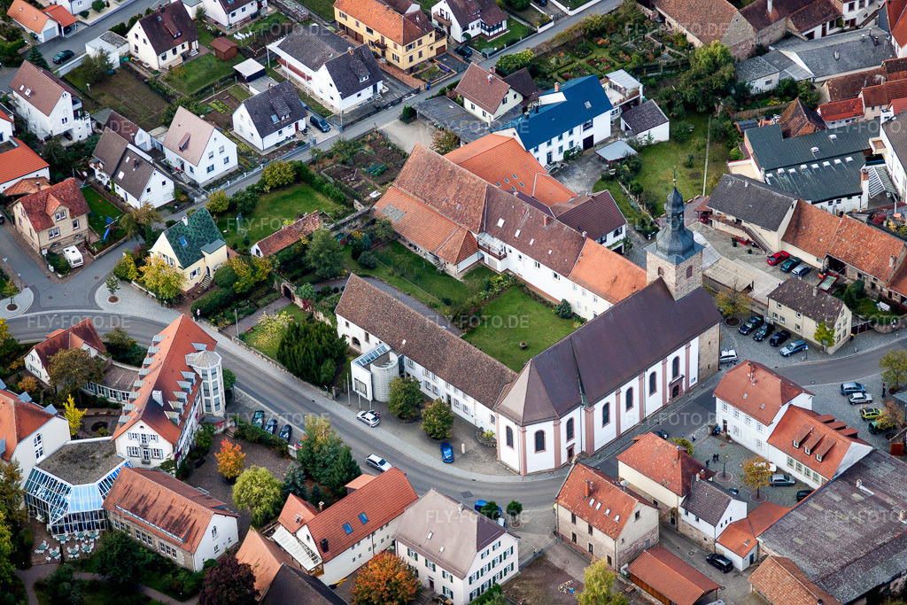Luftbild: Gebäudekomplex des Klosters Kloster Klingenmünster in Klingenmünster im Bundesland Rheinland-Pfalz in Deutschland.Foto: IMG_22397.jpg vom 15.10.2009 durch Werner Riehm/FLY-FOTO.deAuflösung des Originals: 4752 x 3168 pxPfarrei Klingenmünster, Bistum Speyer