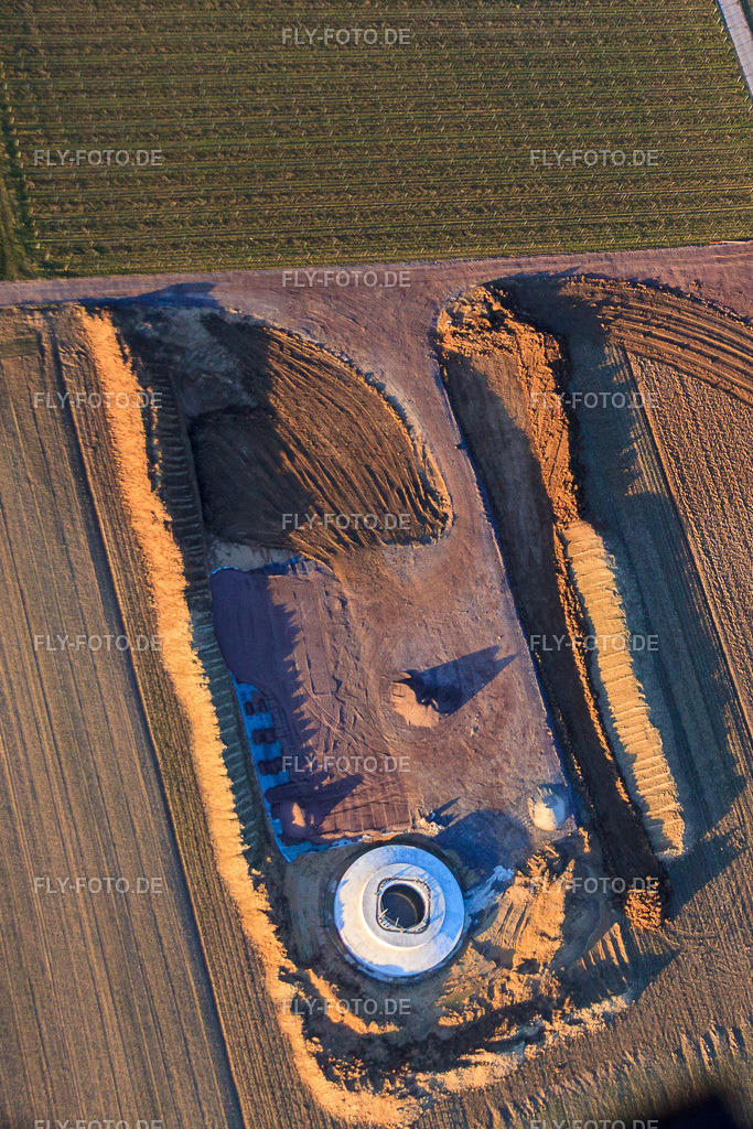 Baustelle für Fundament einer Windkraftanlage | Luftbild: Baustelle für Fundament einer Windkraftanlage in Offenbach an der Queich im Bundesland Rheinland-Pfalz in Deutschland. Foto: IMG_62247.jpg vom 23.02.2014 durch Werner Riehm/FLY-FOTO.de - Realisiert mit Pictrs.com