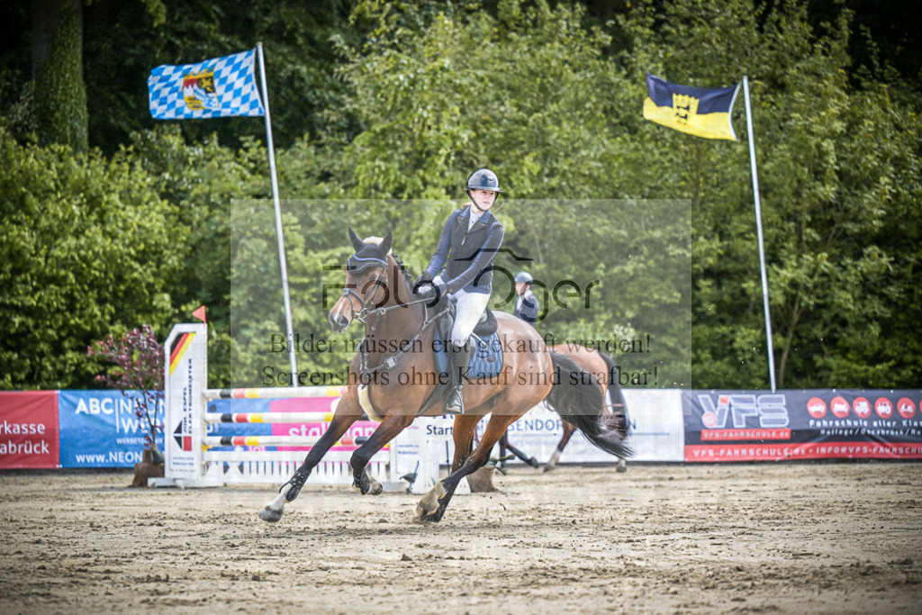 DOS_8437 | Entdecke hochwertige Reitturnierfotos von Foto Oger. Professionell, emotional und authentisch – jetzt Lieblingsmomente im Shop bestellen.Deutschlandweite Turnierfotografie. - Realisiert mit Pictrs.com