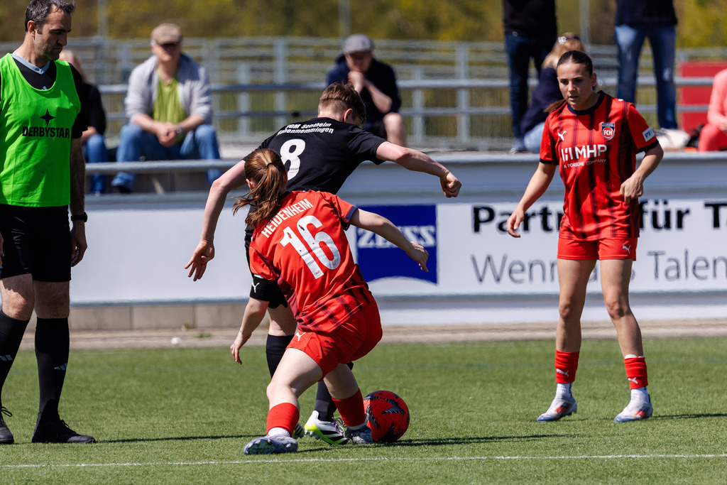 20260426-FCH-Hohenmemmingen_087 | 1.FC Heidenheim 1846 II vs. SGM Hohenmemmingen/Sontheim, Fußball, Frauen, Bezirksliga Meisterrunde, 2025/2026, 1. Spieltag, 26.04.2026 in Heidenheim, Kunstrasen b. Voith-Arena West(Foto: Michael Bulling) - Realisiert mit Pictrs.com