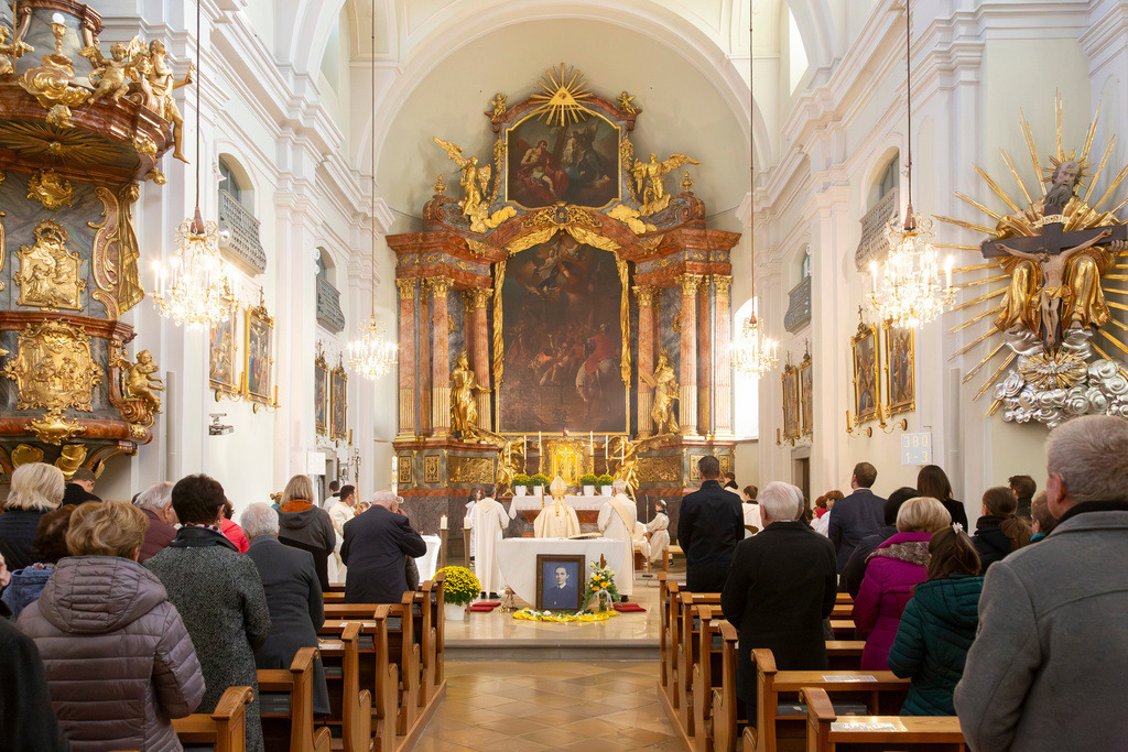 Festmesse-082 | Fotodoku der Festmesse anläßlich der Seligsprechung von Maria Theresia LEDOCHOWSKA 1975, zelebriert von Altbischof DDr. Klaus Küng und Pfarrer Mag. Zenon PAJAK in der Pfarrkirche Loosdorf. 