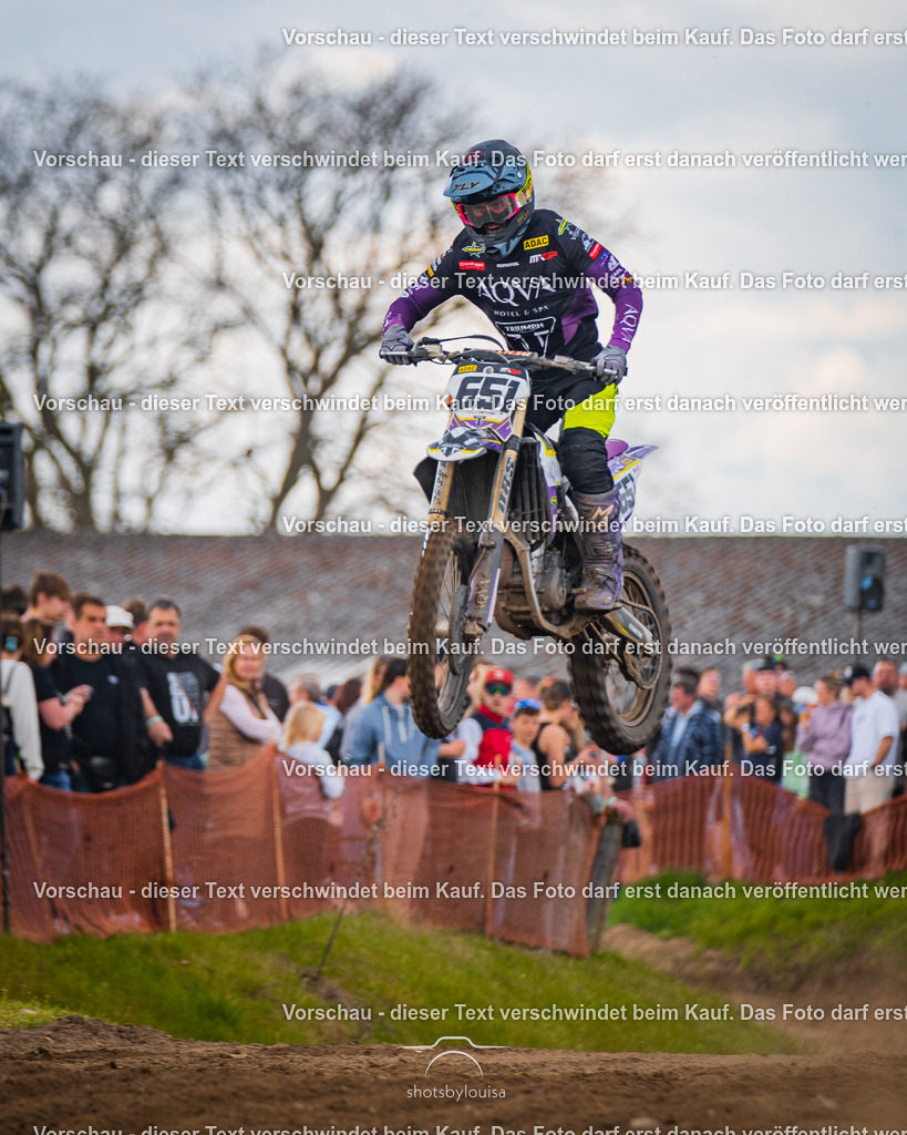 04_13_Bensdorf_MX1-2917 | Sportfotografin aus Berlin-Brandenburg mit Fokus auf Motocross. Ich halte deine sportliche Leistung und echte Emotionen auf und neben der Strecke professionell fest. Entdecke die Fotos von deinem Rennen und bestelle sie direkt hier im Shop.
