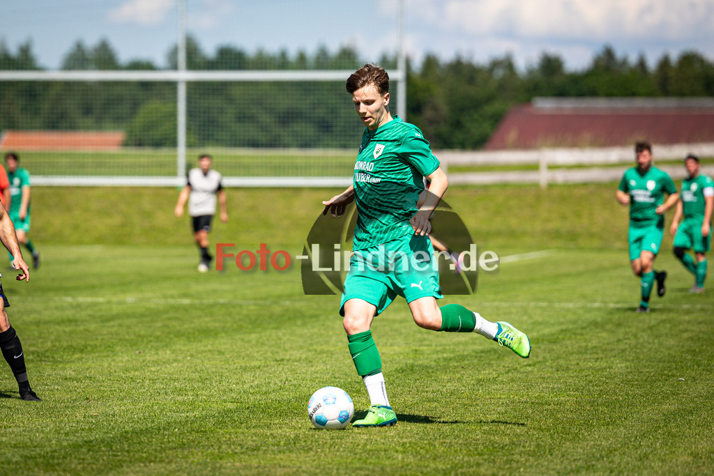 SV Haunshofen gegen ASV Gerentsried | Fußball Herren Kreisklasse Gruppe 3 Zugspitze 2024/25, SV Haunshofen gegen ASV Gerentsried, 20250531,Peter MAYERHOFER (SV Haunshofen 8) in Aktion, Freisteller,2025-05-31 in Haunshofen (Sportplatz Haunshofen), Peter MAYERHOFER (SV Haunshofen 8)Copyright: WolfgangxLindner www.foto-lindner.de