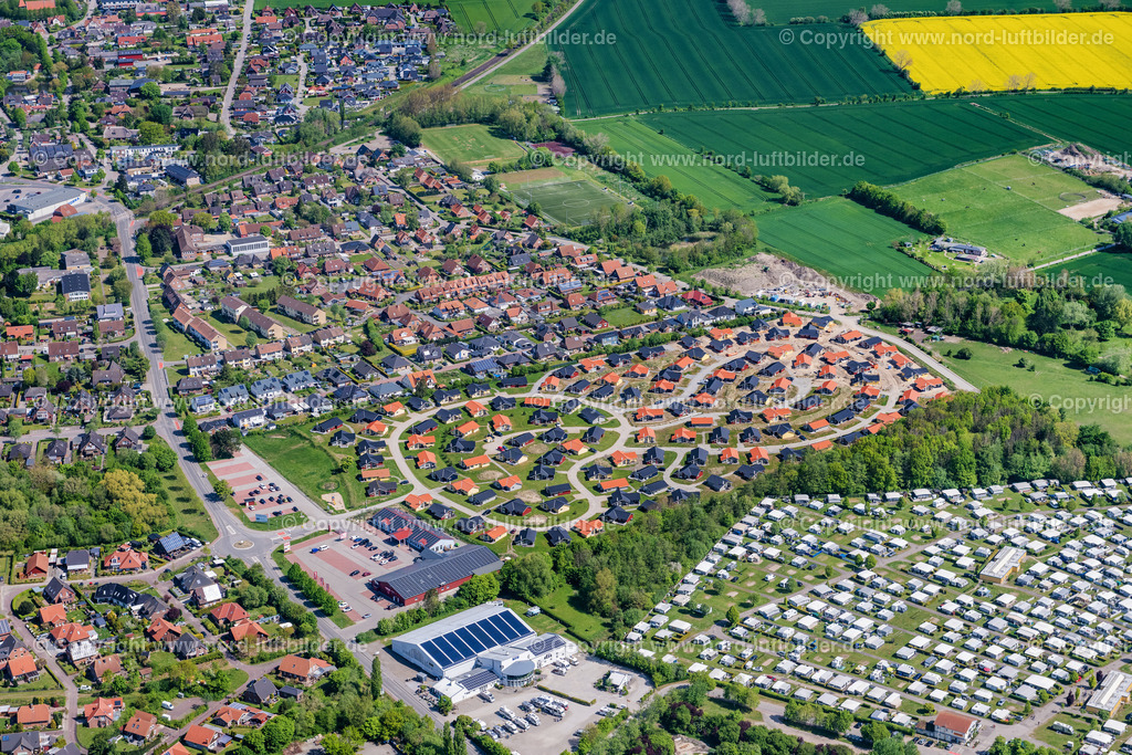Grossenbrode_ELS_4568150522 | GROßENBRODE 15.05.2022 Ferienwohnungsanlage " Holiday Vital Resort " in Großenbrode im Bundesland Schleswig-Holstein, Deutschland. // Apartment " Holiday Vital Resort " in Grossenbrode in the state Schleswig-Holstein, Germany. Foto: Martin Elsen