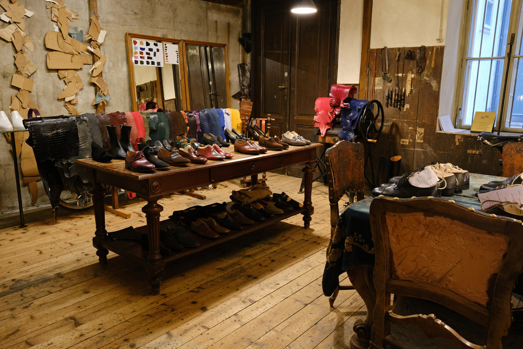 Scheer Maßschuhe | WIen, Austria - May 09, 2025; Scheer Maßschuhe in der Bräunerstrasse, Wien. - Realisiert mit Pictrs.com