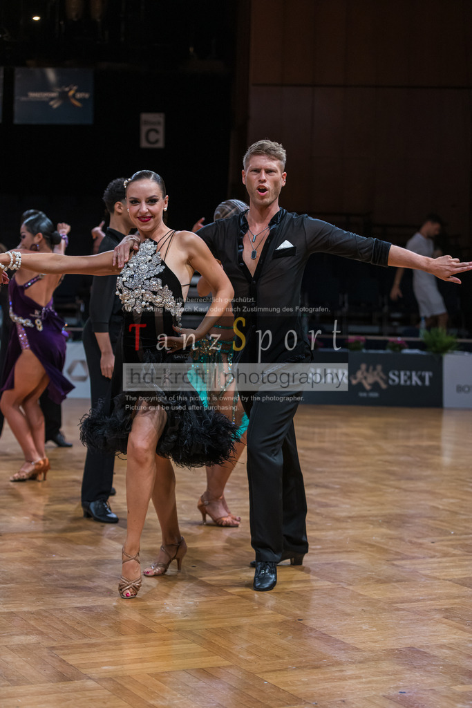 20250820_WDSF-Open-Latin-Rising Stars_2144 | Tanzsportbilder, Standardtanz, Lateintanz, WDSF, DTV, LTVB, dancecomp, goc, hessen tanzt, blaues band der spree, walzer, tango, wiener walzer, slowfox, quickstepp, samba, rumba, cha-cha-cha, paso doble. jive, hd-kroft photography, turniertanzsport