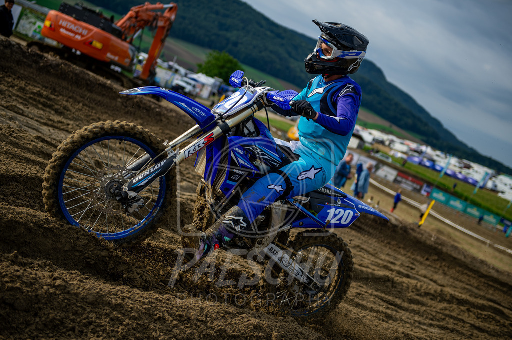 Lady (264) | Paeschuphoto Shop - Wer nicht sucht der auch nicht findet.Ob Motocrossbilder oder von einem besuchtem Spiel, Hauptsache Action. - Realisiert mit Pictrs.com