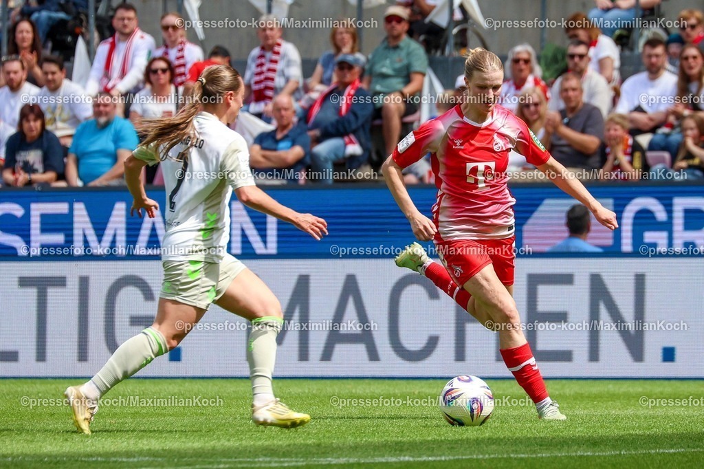 xsscx02052601081 | 02.05.2026, xsscx, Frauen Fussball, 1. FC Köln - Werder Bremen, 1. Fussball Bundesliga, 24. Spieltag, RheinEnergie-Stadion, Saison 2025 2026: Chiara d'Angelo (Werder Bremen #2) im Zweikampf gegen Anna-Lena Stolze (1. FC Köln #7) DFB regulations prohibit any use of photographs as image sequences and or quasi-video. Photo: xSandraxScherningxPressefotoKochx