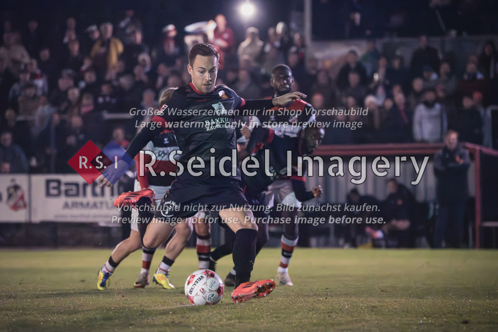 RS-1-140758 | Nils Bremer (#20, FSV, Torschütze) schießt den Foul-Elfmeter zum 0:2