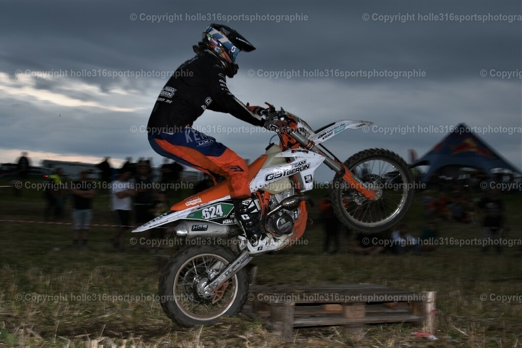 DSC_0283_01 (2) | Sportfotografie , Motorsport, Motoross, Reitsport, Mointainbike, Enduro,
Landschaft , Outdoor, Eventfotografie, Landschaft, Bilder online bestellen - Realisiert mit Pictrs.com