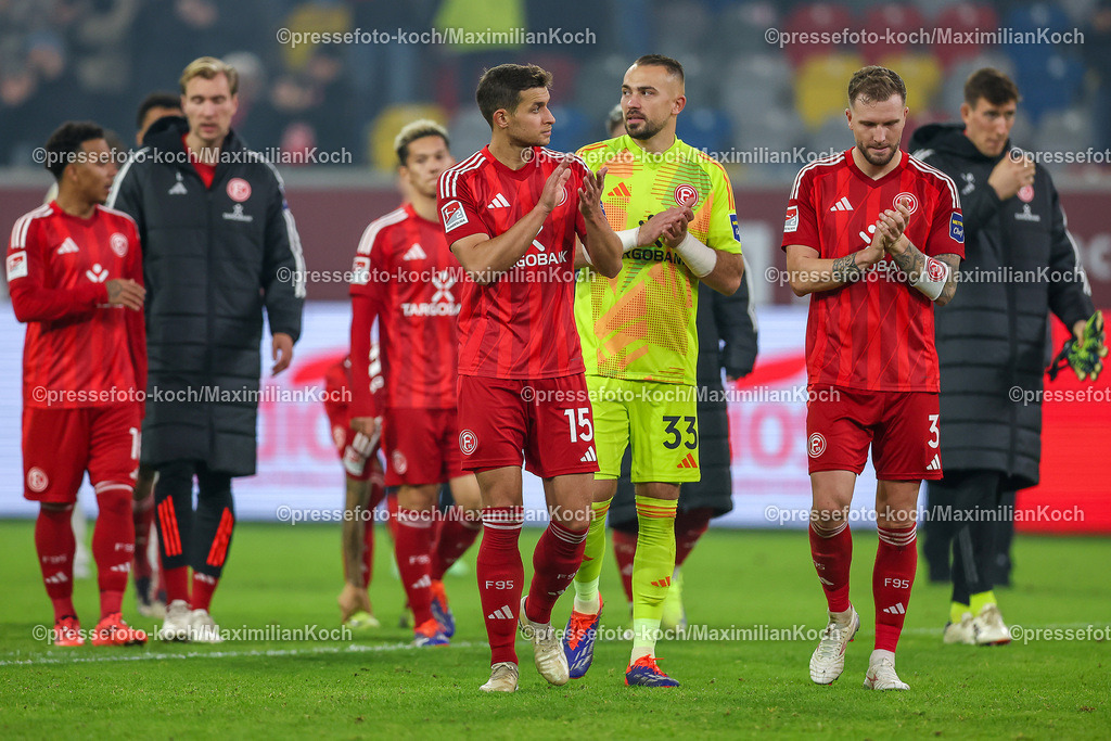 Due0911240109602185 | 09.11.2024, Fußball, Fortuna Düsseldorf - SC Paderborn 07, 2. Bundesliga, Merkur Spiel-Arena, Saison 2024 2025: Tim Oberdorf (Fortuna Düsseldorf #15),  Torwart Florian Kastenmeier (Fortuna Düsseldorf #33), Andre Hoffmann (Fortuna Düsseldorf #3)DFB regulations prohibit any use of photographs as image sequences and or quasi-video.
