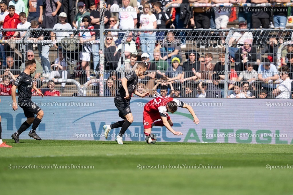 xydr05042501026 | 05.04.2025, xydrx, Fußball, Viktoria Köln - SpVgg Unterhaching , 3.Liga, Sportpark Höhenberg, Saison 2024 2025: Sebastian Maier (SpVgg Unterhaching #10) im Zweikampf gegen Said El Mala (Viktoria Köln #22) DFB regulations prohibit any use of photographs as image sequences and or quasi-video.