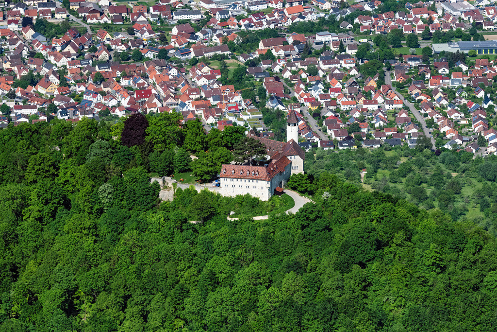 dr__0096727.jpg | OWEN 19.05.2022 Burganlage der Veste " Burg Teck " in Owen im Bundesland Baden-Württemberg, Deutschland. // Castle of the fortress " Burg Teck " in Owen in the state Baden-Wuerttemberg, Germany. Foto: Daniel Reiter