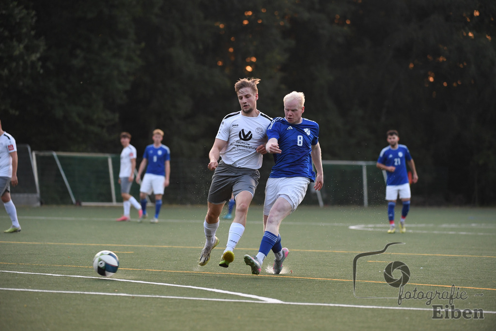 GVO Oldenburg 2-SV GOTANO | Herren Kreisliga; GVO Oldenburg 2 (weiß)-SV GOTANO (blau) am 15.08.2025 in Oldenburg (Sportanlage GVO); Photo: Philip Eiben 2025 - Realisiert mit Pictrs.com