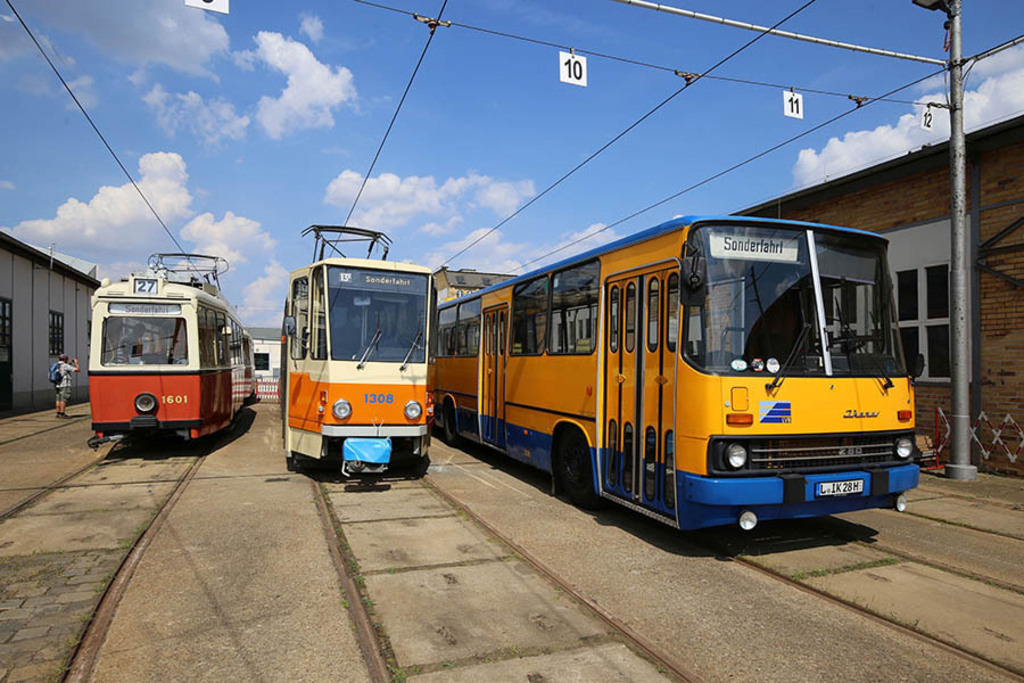 Straßenbahnmuseum Leipzig | Entdecke über 20 Kategorien Leipzig-Motive: Foto-Downloads, hochwertige Poster, Leinwand- & Fine-Art-Prints. Jetzt Lieblingsfoto im Bildlexikon Leipzig Shop bestellen!