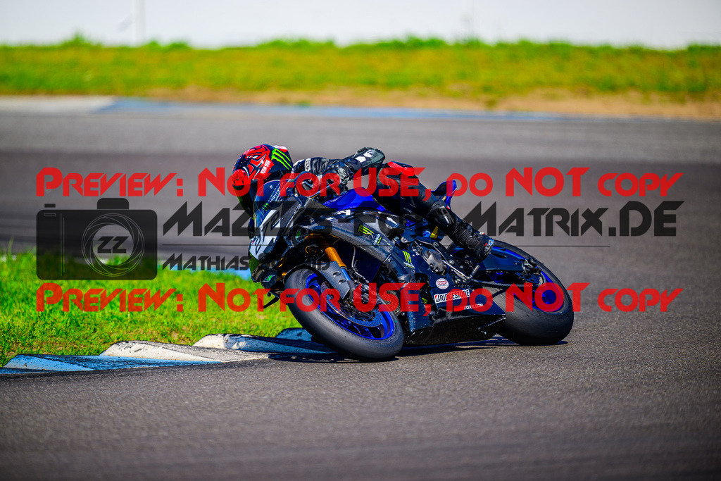 MaZZes_FotoMatrix_240520_6021986_7603 | WEISS