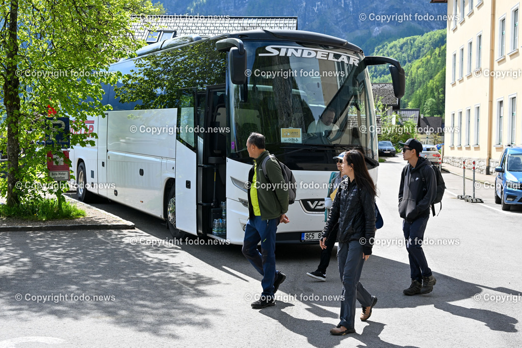 Hallstatt_ 19.05.2023-13 | 19.05.2023, Hallstatt, AUT, Hallstatt, im Bild Touristenbus