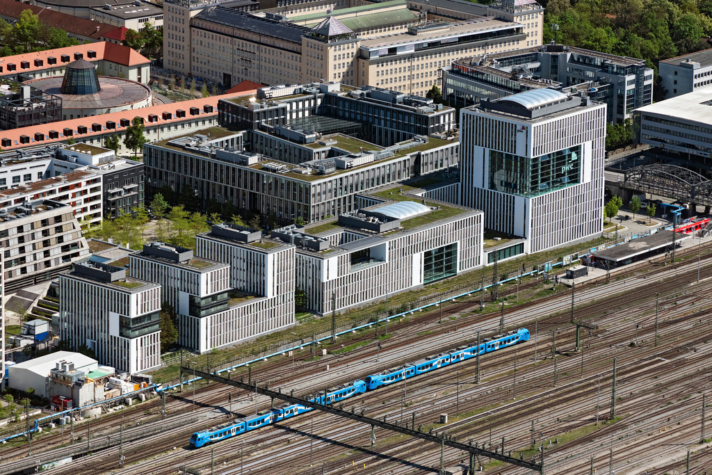 dr__0064182.jpg | MüNCHEN 29.04.2025 Wohn- und Geschäftshaus Viertel " Skygarden " am Arnulfpark an der Bernhard-Wicki-Straße im Ortsteil Maxvorstadt in München im Bundesland Bayern, Deutschland. Weiterführende Informationen bei: CA Immo Deutschland GmbH,  Hadi Teherani Architects GmbH,  OFB Projektentwicklung GmbH,  PWC PricewaterhouseCoopers GmbH,  Ranner Projektmanagement GmbH. // Residential and commercial building district " Skygarden " on Arnulfpark on street Bernhard-Wicki-Strasse in the district Maxvorstadt in Munich in the state Bavaria, Germany. Further information at: CA Immo Deutschland GmbH,  Hadi Teherani Architects GmbH,  OFB Projektentwicklung GmbH,  PWC PricewaterhouseCoopers GmbH,  Ranner Projektmanagement GmbH. Foto: Daniel Reiter