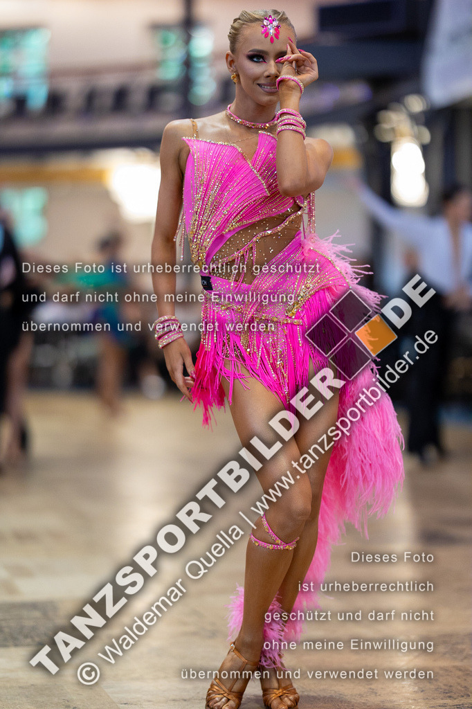 20230812-00346 | Hier finden Sie Tanz Bilder vom Latein und Standard Formationen tanzen. Sportbilder vom Tanzsport. Schöne Fotos und von Weltmeisterschaft, Europameisterschaft, Bundesliga, Regionalliga, Oberliga und Landesliga sowie von GOC Stuttgart, DanceComp, WM Bremen