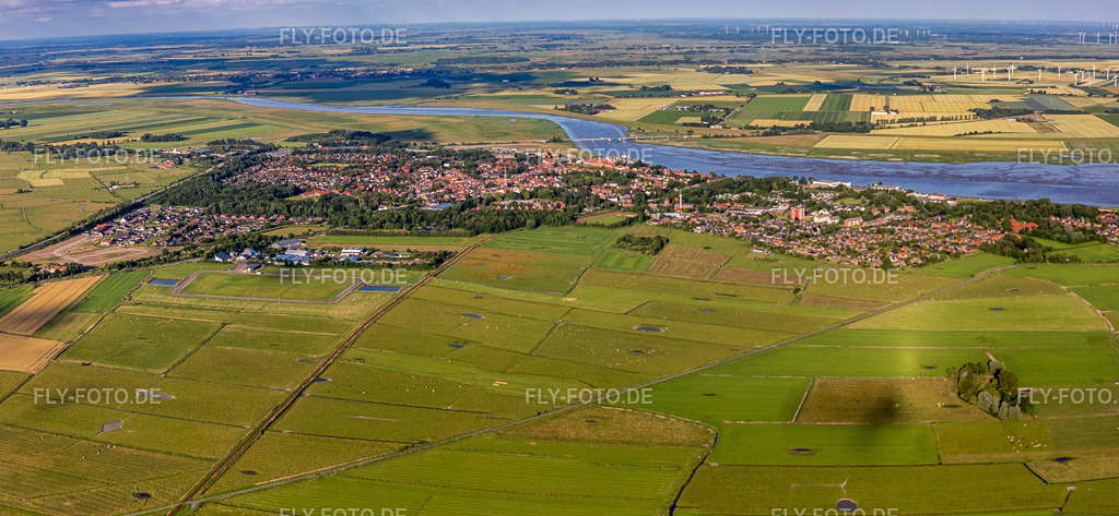Ortsansicht | Luftbild: Ortsansicht in Tönning im Bundesland Schleswig-Holstein in Deutschland. Foto: IMG_0007282.jpg vom 10.07.2021 durch Werner Riehm/FLY-FOTO.de - Realisiert mit Pictrs.com