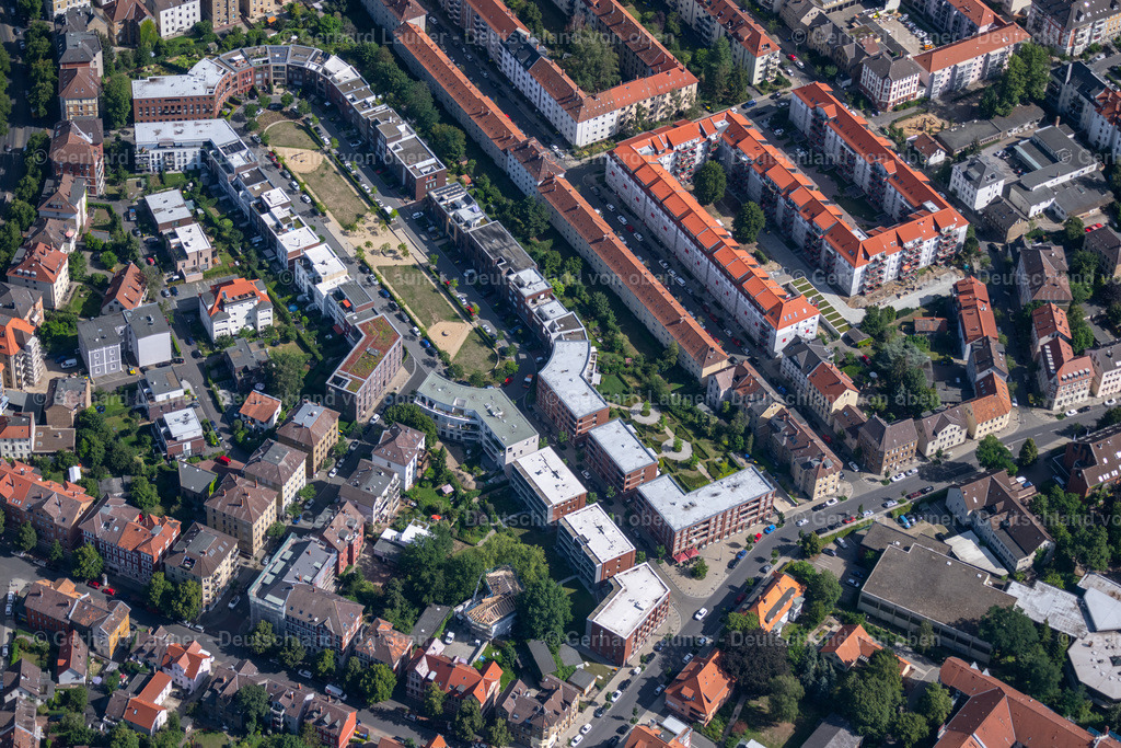 4035327 | BRAUNSCHWEIG 31.07.2020 Wohngebiet der Mehrfamilienhaussiedlung an der Straße Sankt-Leonhards-Garten in Braunschweig im Bundesland Niedersachsen, Deutschland. Weiterführende Informationen bei: Borek Immobilien GmbH &amp; Co KG,  GIESLER ARCHITEKTEN Gesellschaft für Architektur und Stadtplanung mbH. // Residential area of the multi-family house settlement in Brunswick in the state Lower Saxony, Germany. Further information at: Borek Immobilien GmbH &amp; Co KG,  GIESLER ARCHITEKTEN Gesellschaft fuer Architektur und Stadtplanung mbH. Foto: Gerhard Launer
