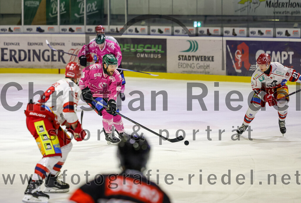 2025-10-24_136_TSV_Erding_gegen_Deggendorfer_SC | Erding, Deutschland, 24.10.2025:Eishockey, Oberliga Süd 2025 / 2026, 11. Spieltag, TSV Erding gegen Deggendorfer SC, Endergebnis: 2:4Elias Maier (Erding Gladiators, #15)Foto: Christian Riedel / fotografie-riedel.net