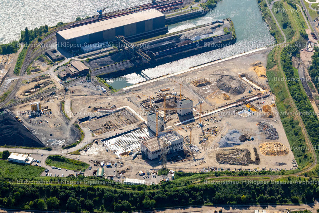Luftbild Duisburg-4635 | Baustelle zum Neubau "der ersten Direktreduktions-Anlage von thyssenkrupp Steel" an der Ackerstraße im Ortsteil Fahrn in Duisburg - Realisiert mit Pictrs.com